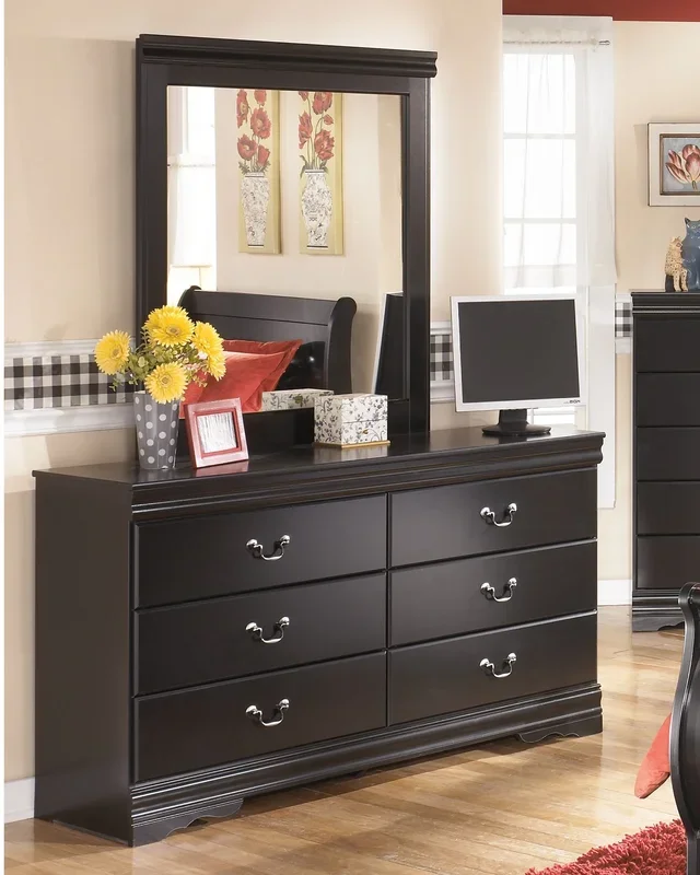 Huey Vineyard – Dresser, Mirror – Black