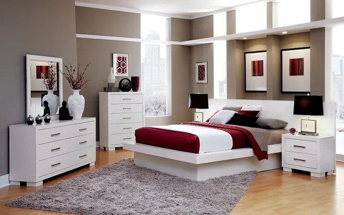 Jessica Minimalistic Platform 4-Piece Eastern King Bedroom Set